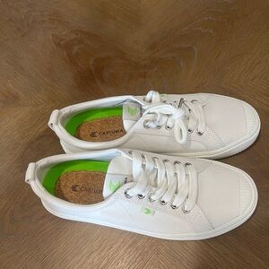 Cariuma White Canvas Sneakers with Green Insole Accents